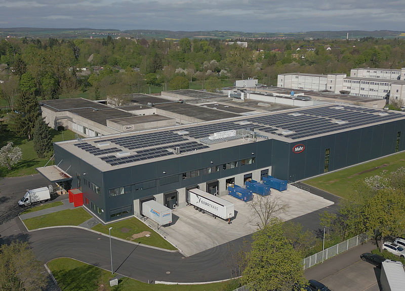 Mahr's new logistics center: A drone flight shows what it currently looks like.